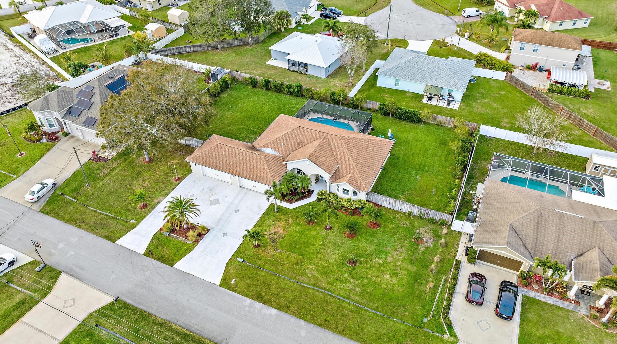 5884 Carovel Ave, Fort Pierce FL  34986-3801 exterior