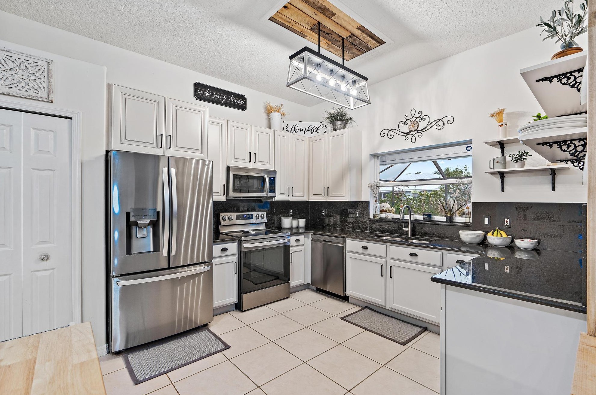 5884 Carovel Ave, Fort Pierce FL  34986-3801 exterior