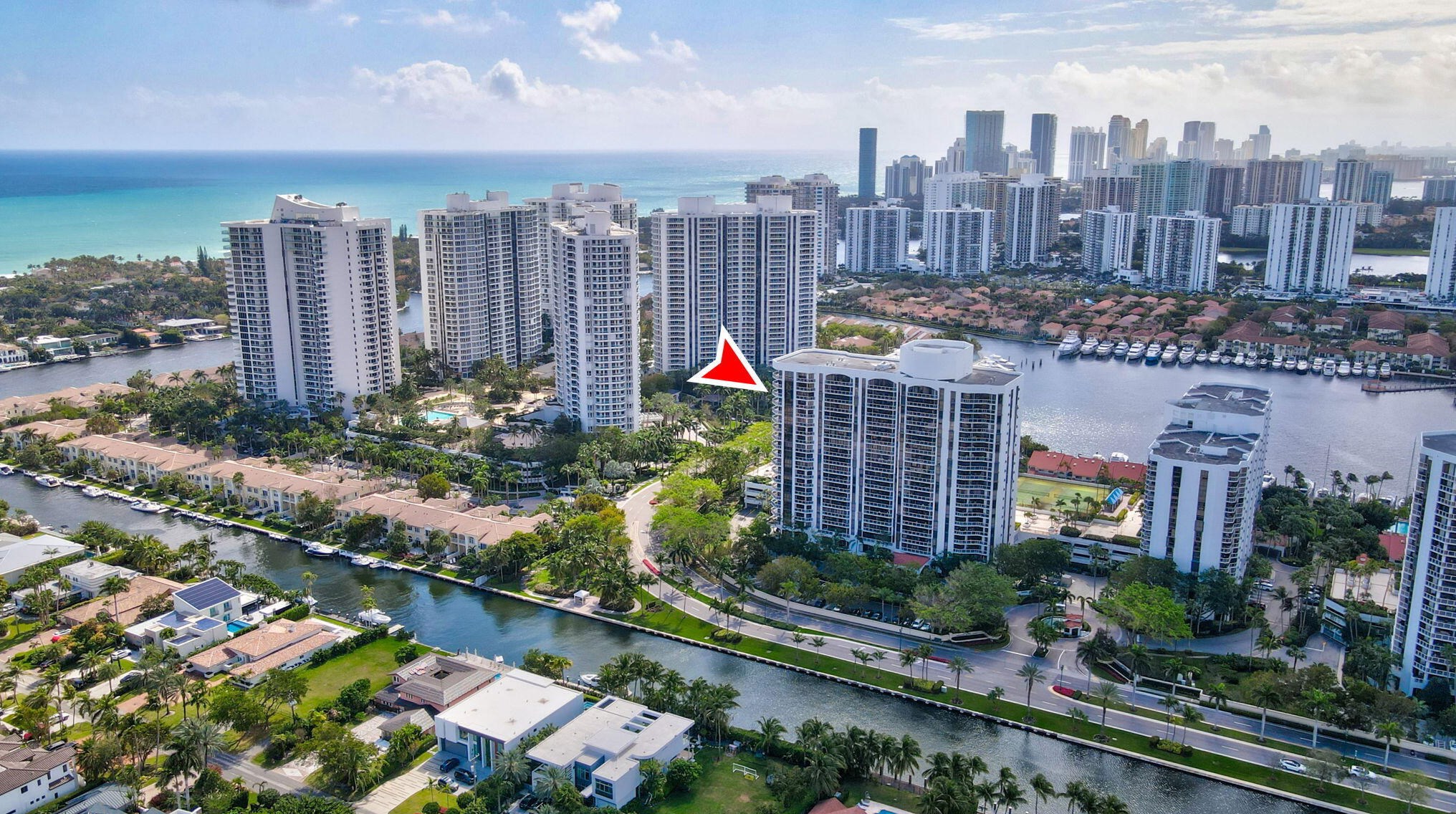 3640 Yacht Club Dr, Miami FL 33180-3505 exterior