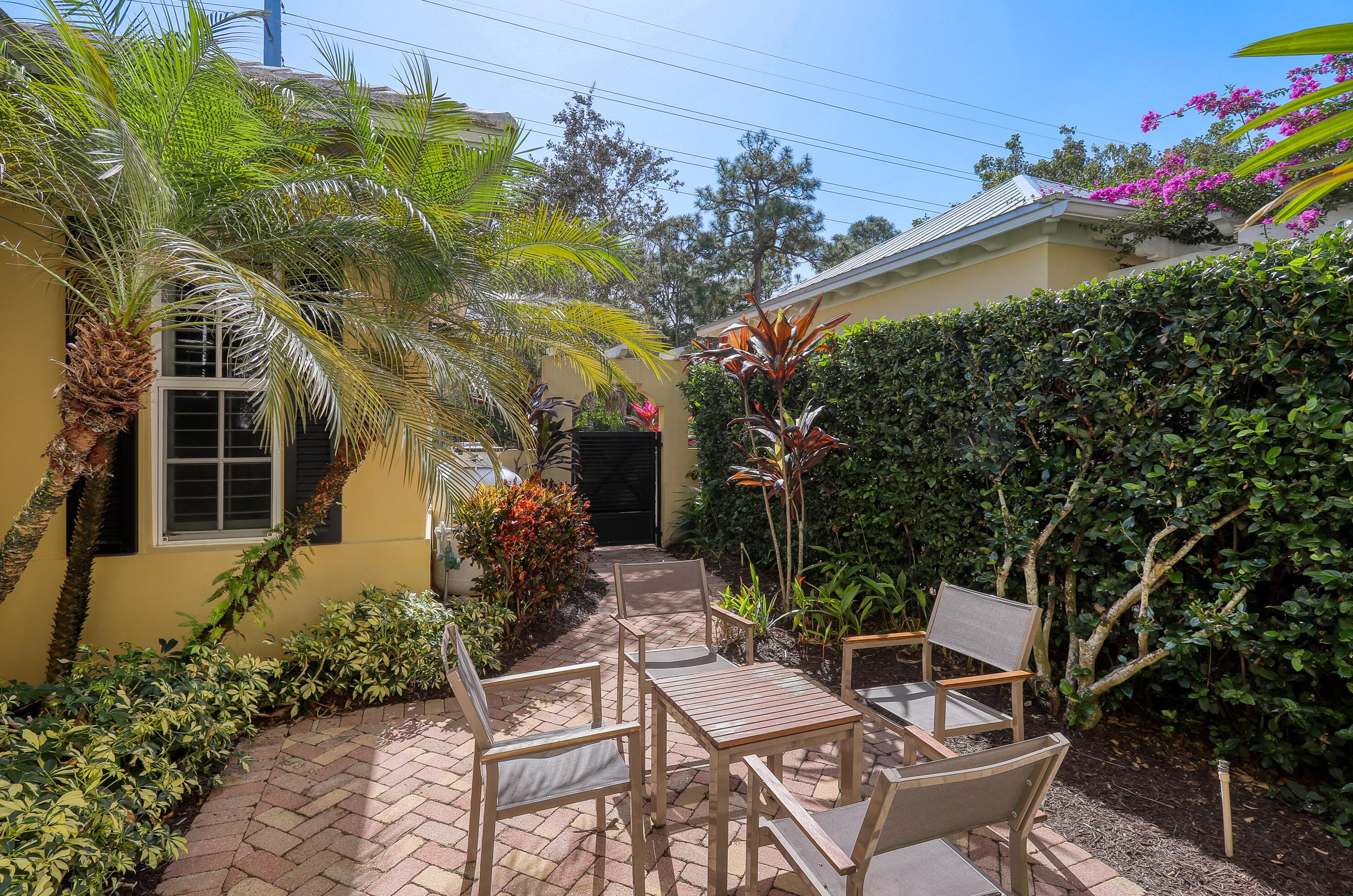 220 Bay Cedar Cir, Jupiter FL  33458-7123 exterior