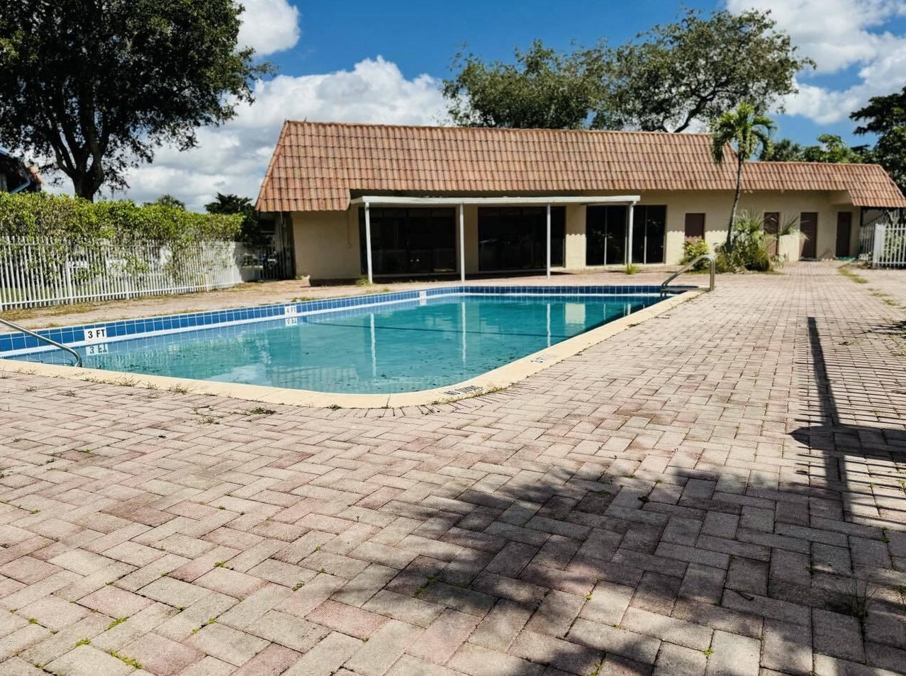 3777 78th Ave, Hollywood FL 33024-8317 exterior