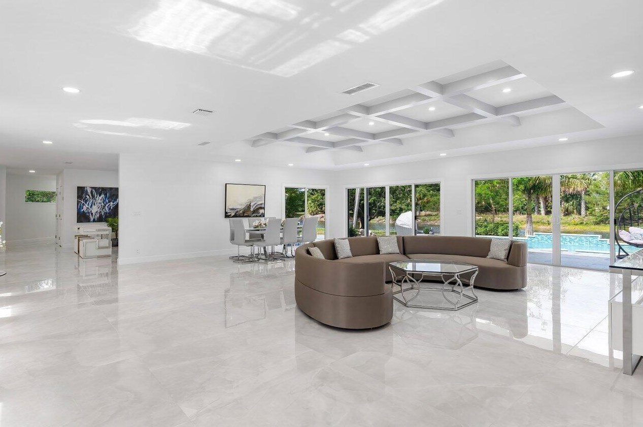 6975 Calumet Cir, Lake Worth FL 33467-7005 exterior