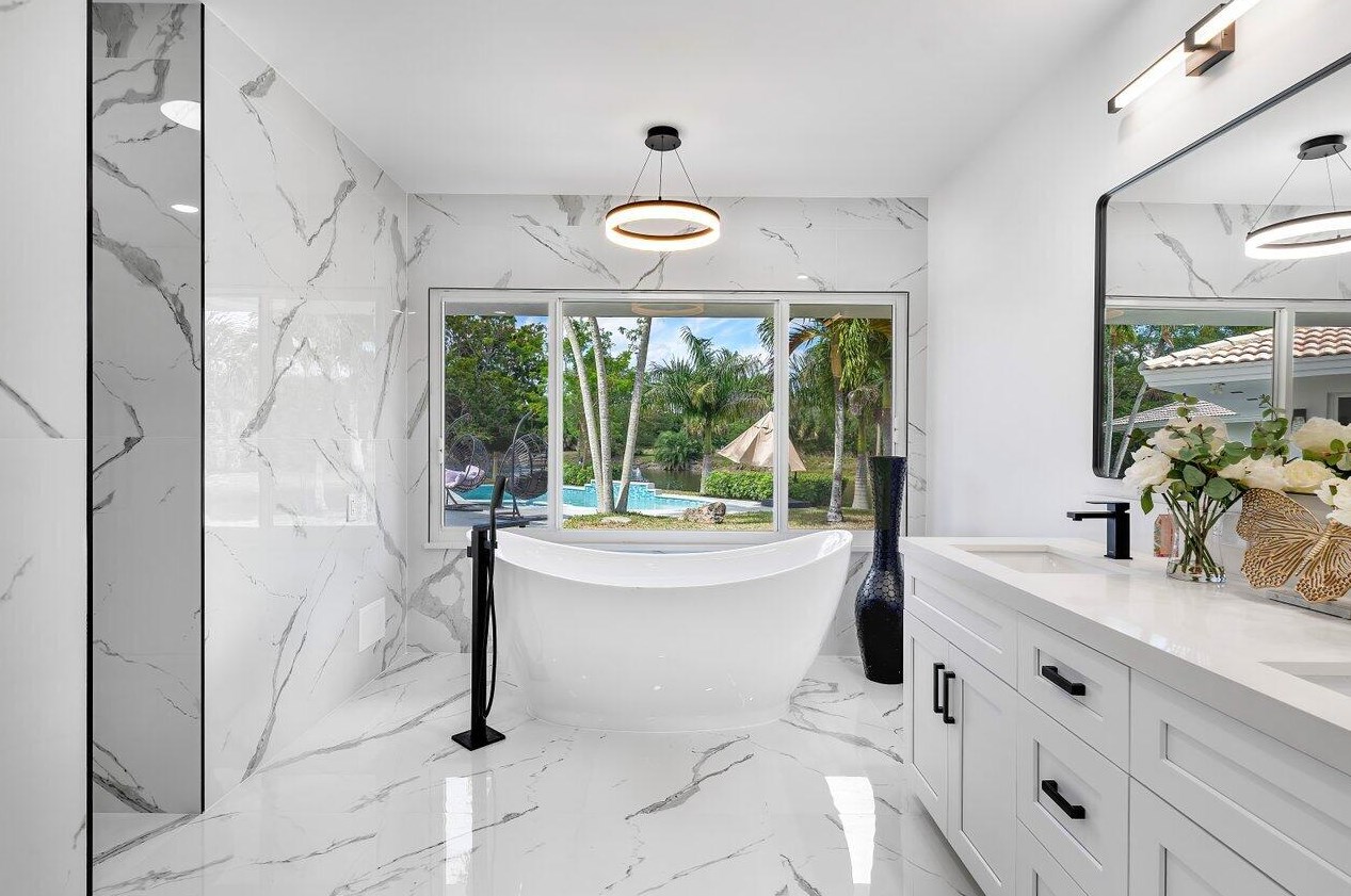 6975 Calumet Cir, Lake Worth FL 33467-7005 exterior