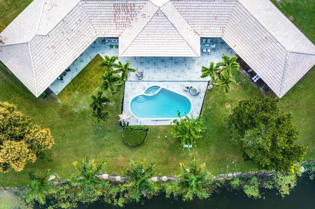 6975 Calumet Cir, Lake Worth FL 33467-7005 exterior