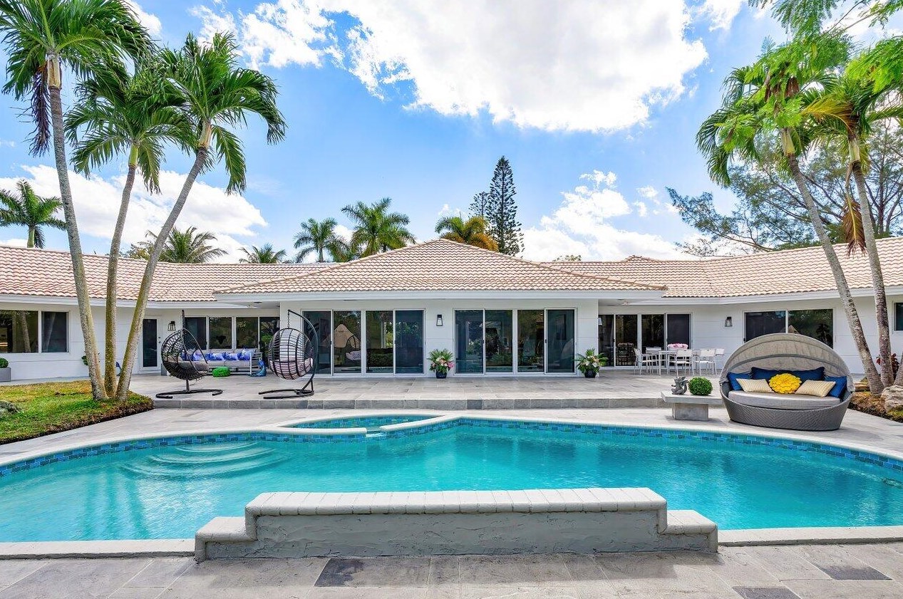 6975 Calumet Cir, Lake Worth FL 33467-7005 exterior