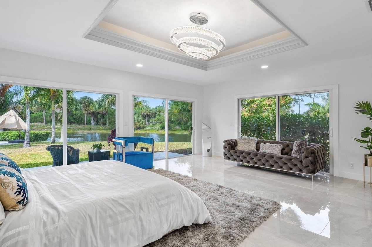 6975 Calumet Cir, Lake Worth FL 33467-7005 exterior