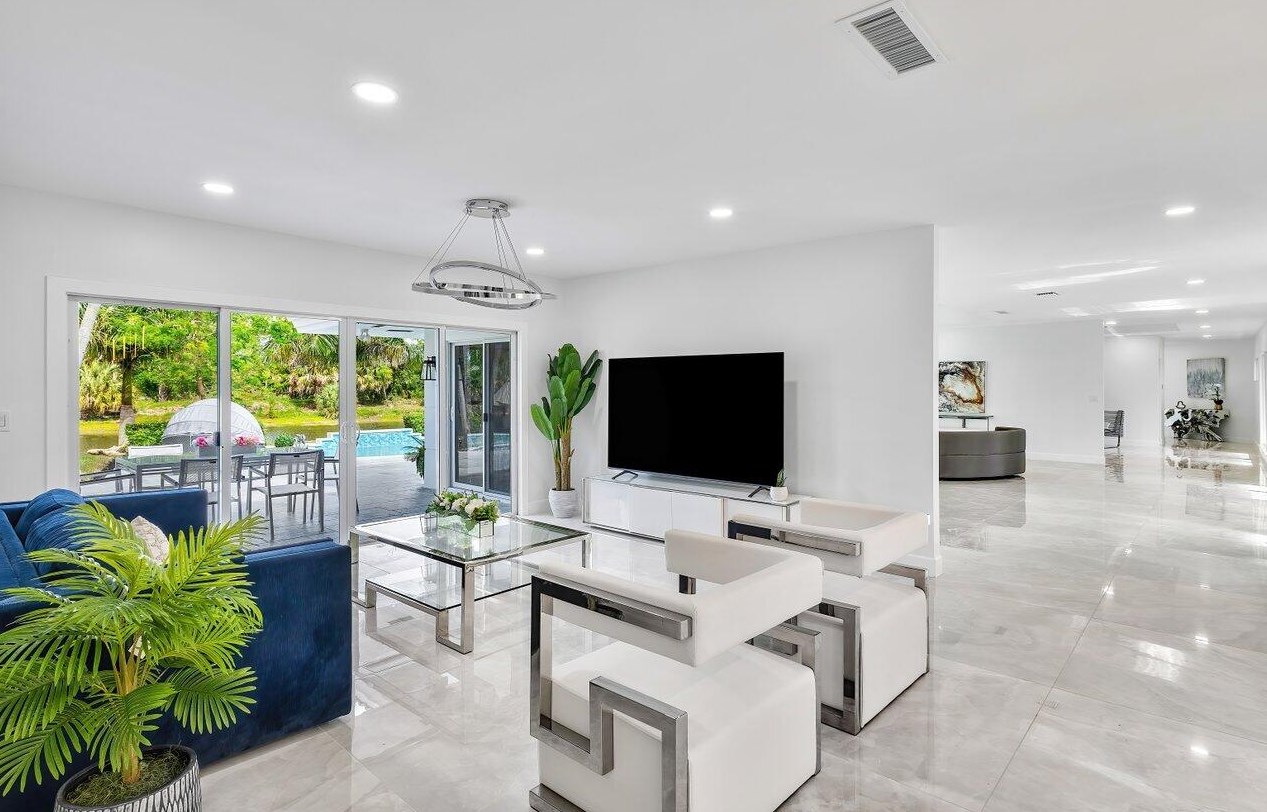 6975 Calumet Cir, Lake Worth FL 33467-7005 exterior