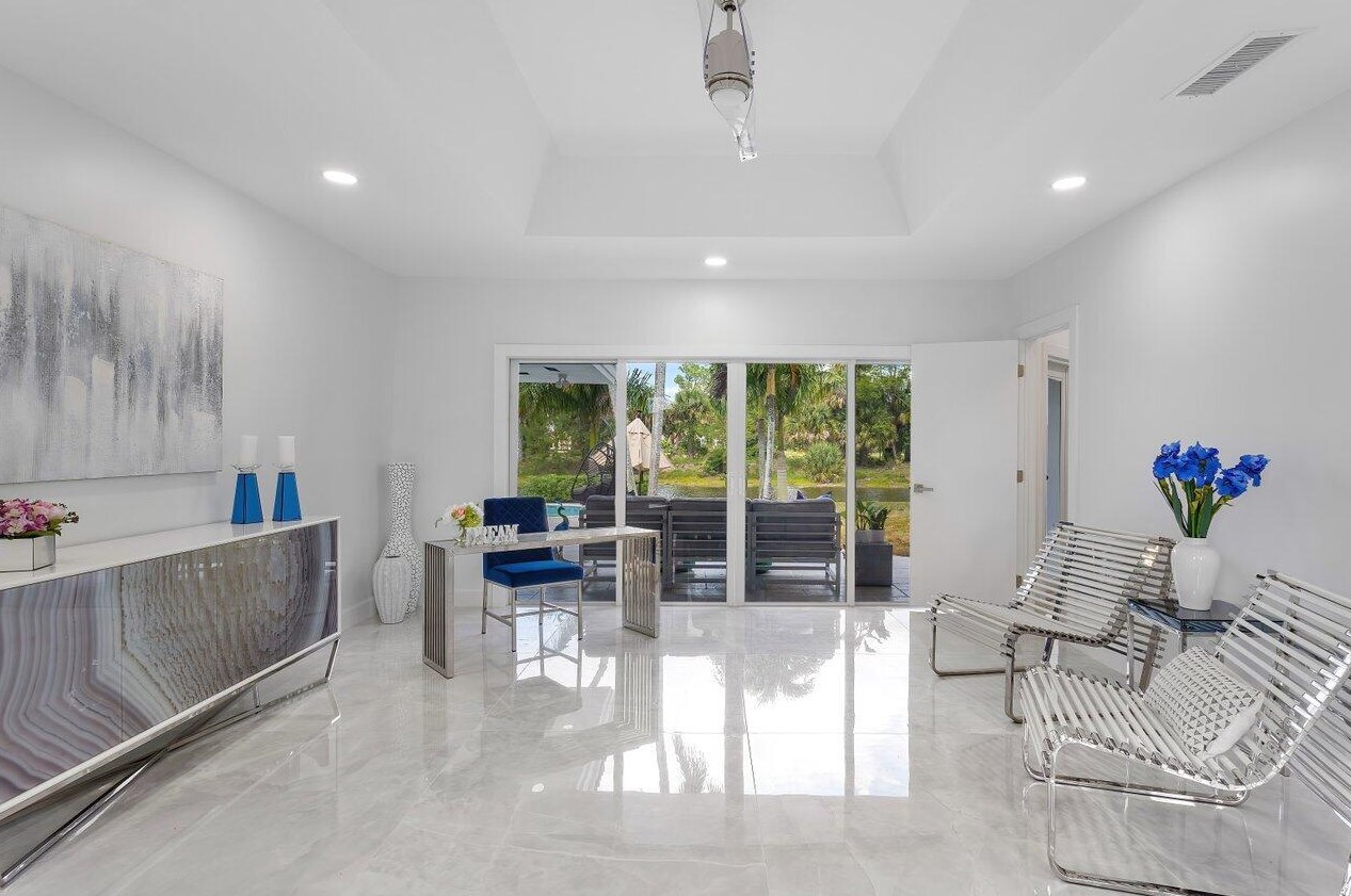 6975 Calumet Cir, Lake Worth FL 33467-7005 exterior