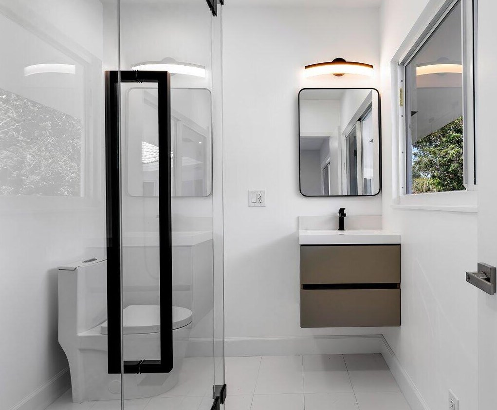 6975 Calumet Cir, Lake Worth FL 33467-7005 exterior