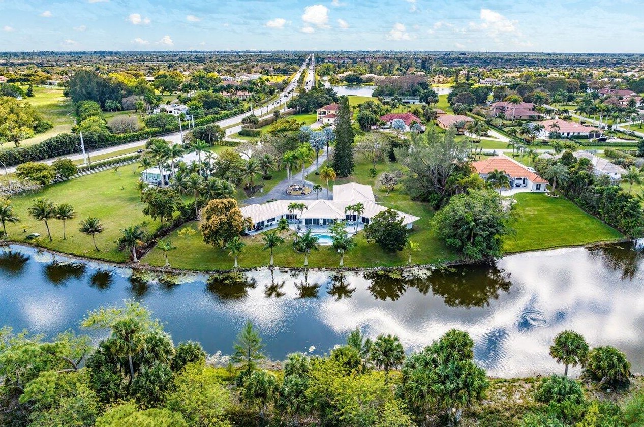 6975 Calumet Cir, Lake Worth FL 33467-7005 exterior