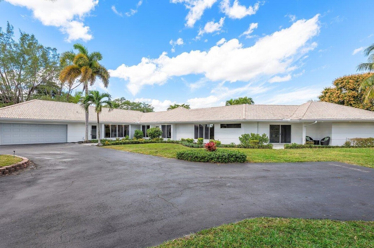 6975 Calumet Cir, Lake Worth FL 33467-7005 exterior