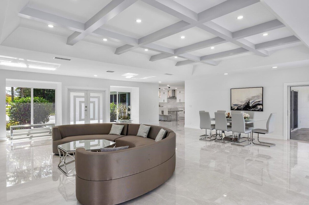 6975 Calumet Cir, Lake Worth FL 33467-7005 exterior