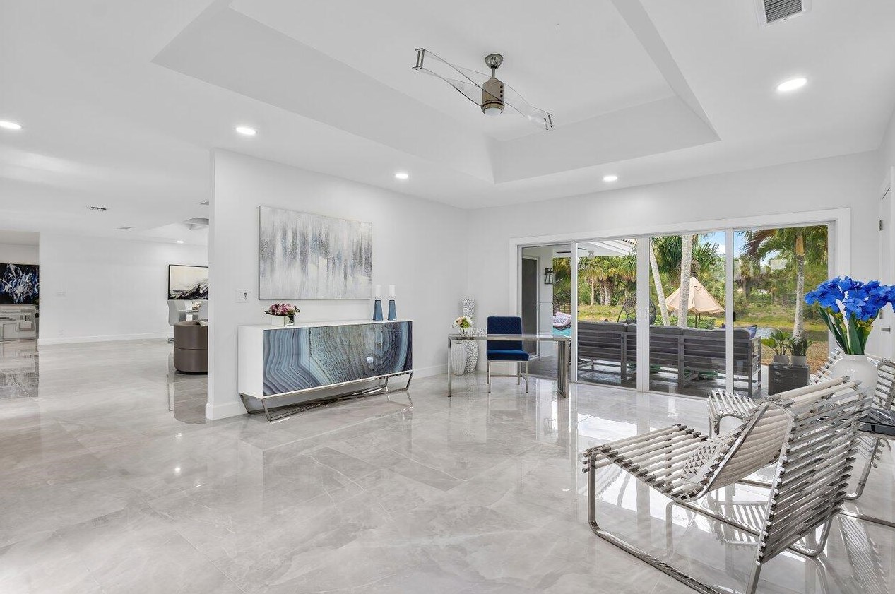 6975 Calumet Cir, Lake Worth FL 33467-7005 exterior