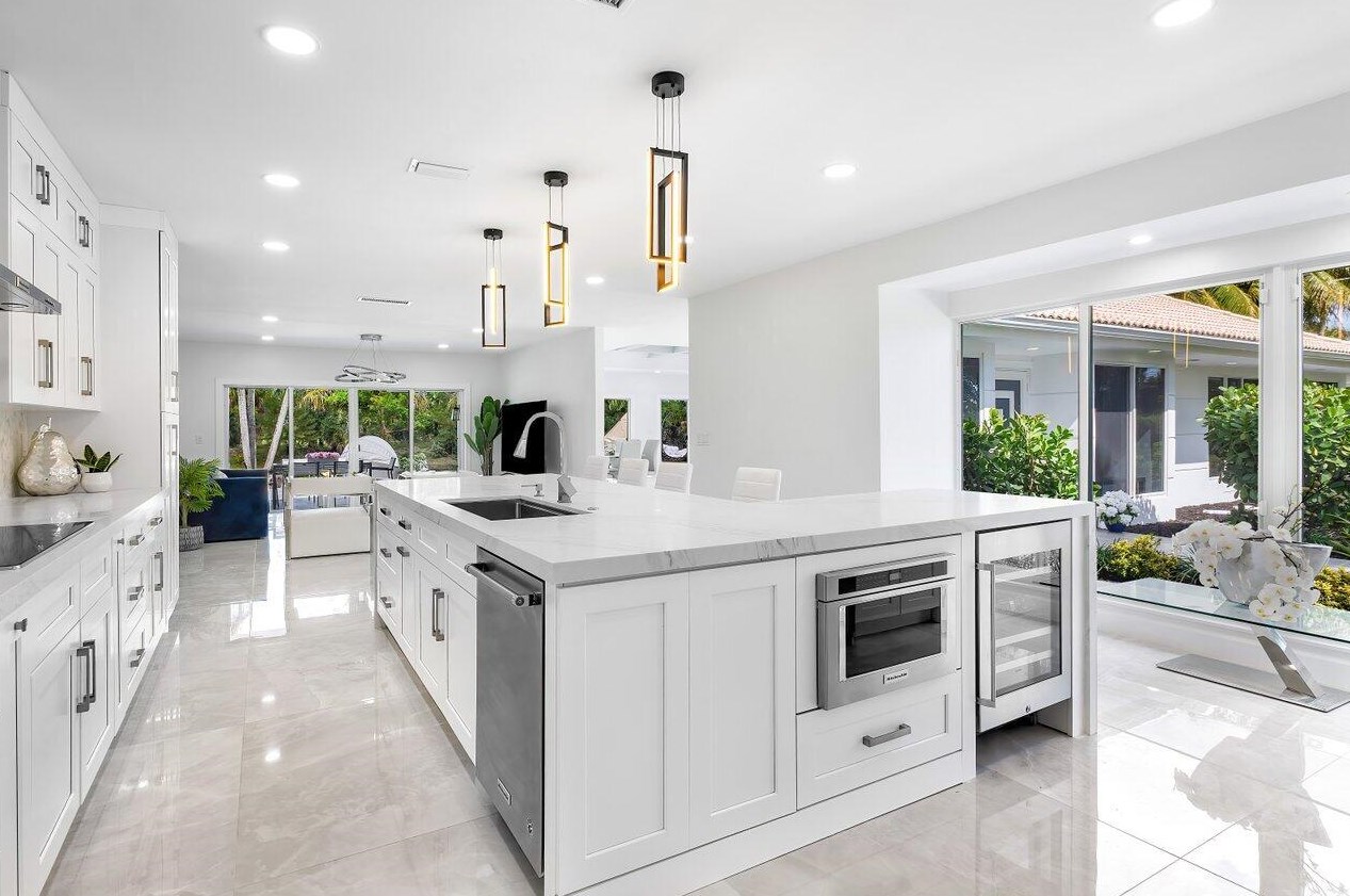 6975 Calumet Cir, Lake Worth FL 33467-7005 exterior