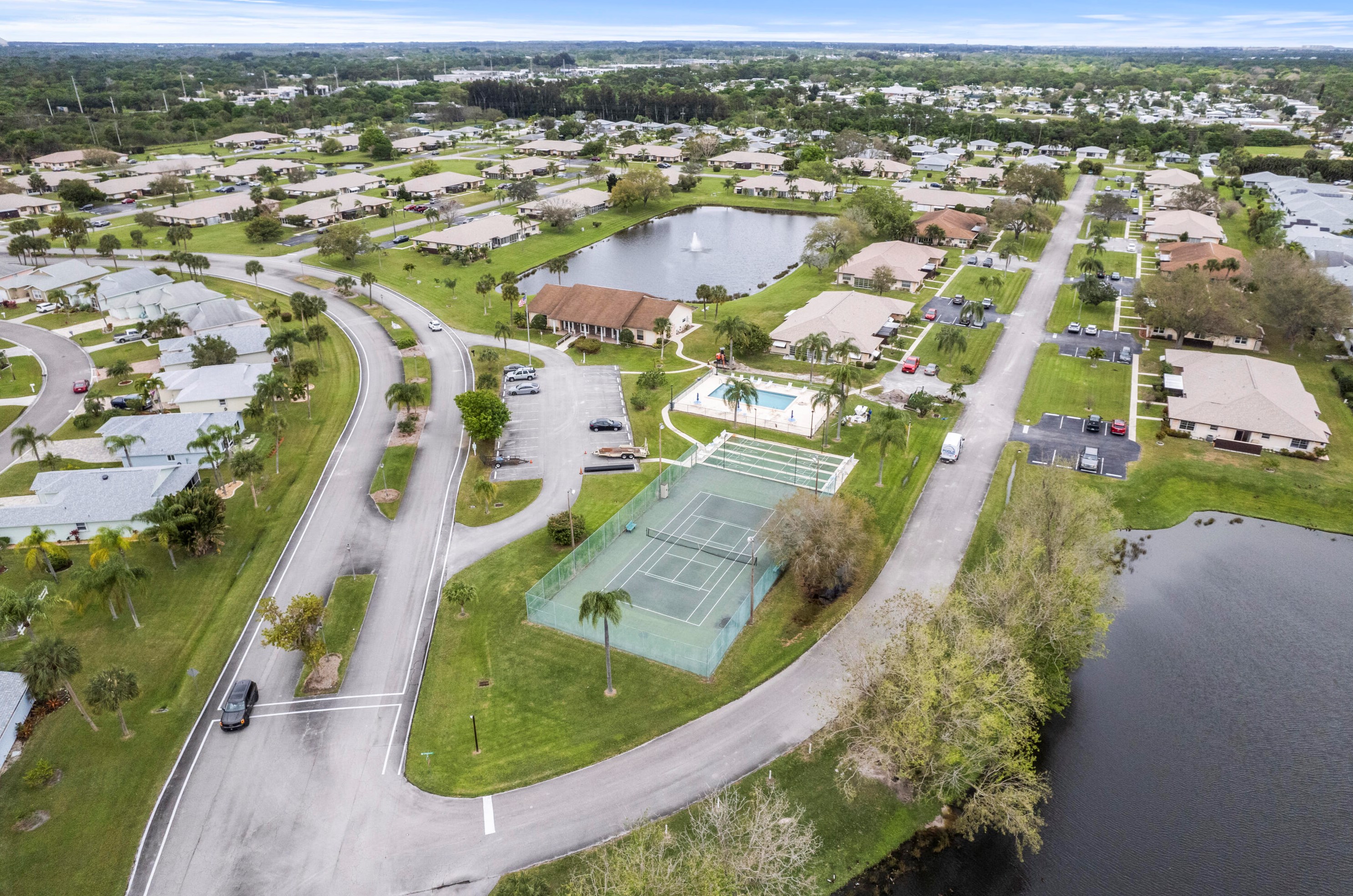 504 Ponderosa Dr, Fort Pierce FL  34982-3968 exterior