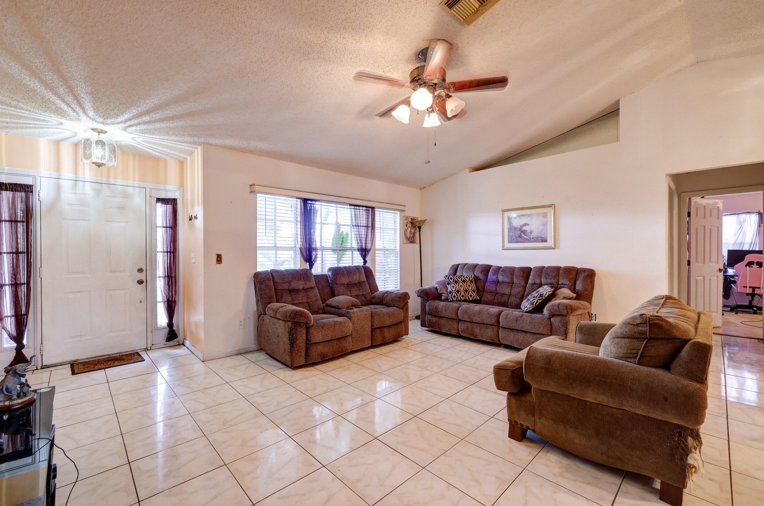 3901 Jarmer Rd, Fort Pierce FL  34953-3648 exterior