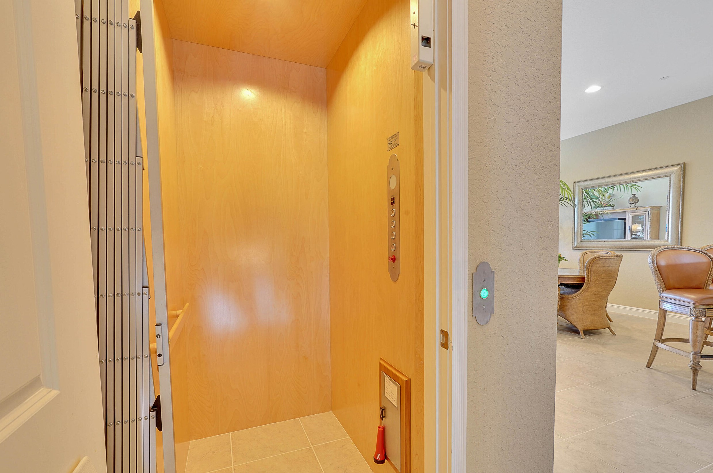 204 Del Sol Cir, Jupiter FL 33469-2229 exterior