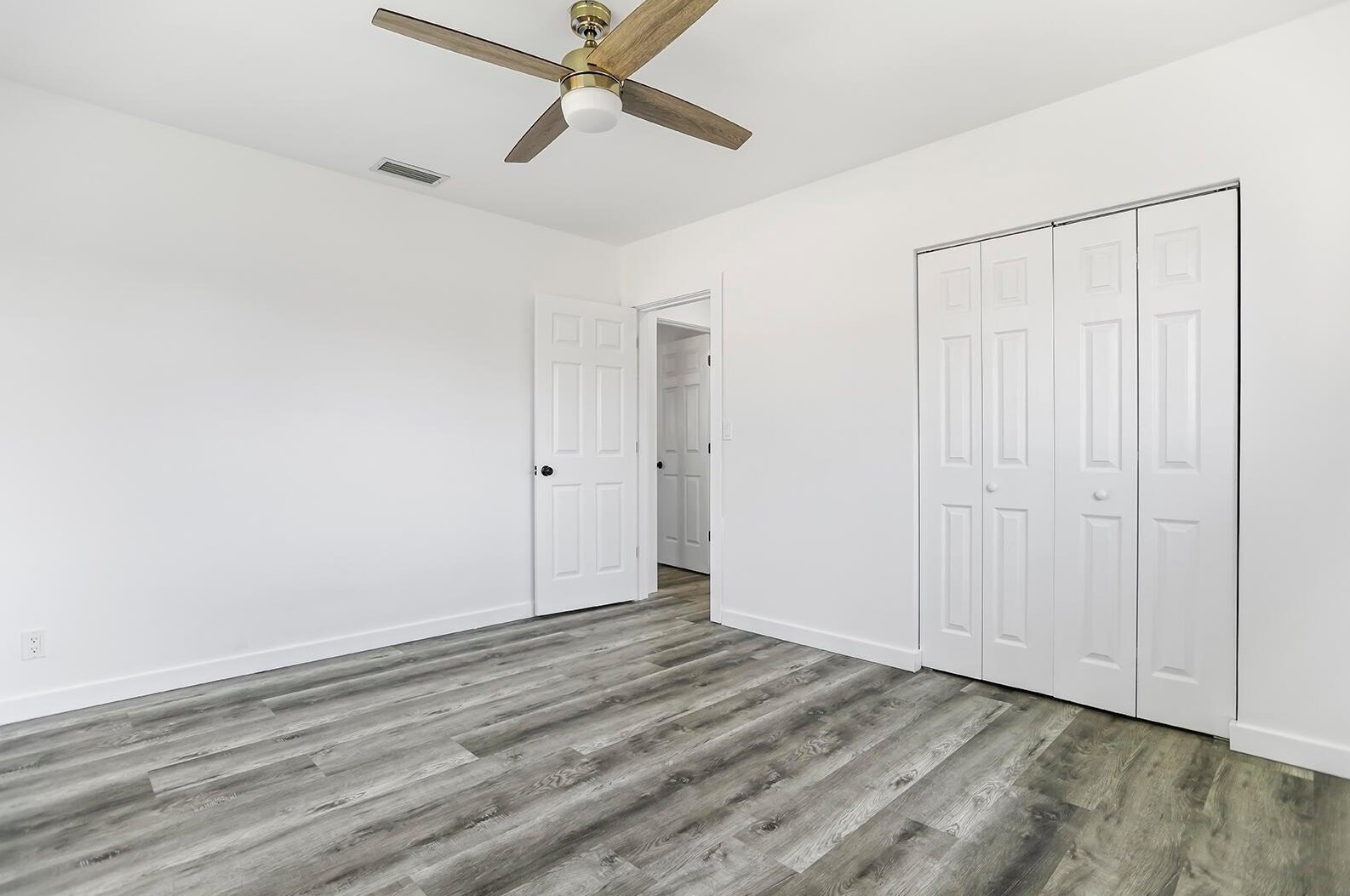 7281 Mcarthur Pkwy, Hollywood FL  33024-7122 exterior