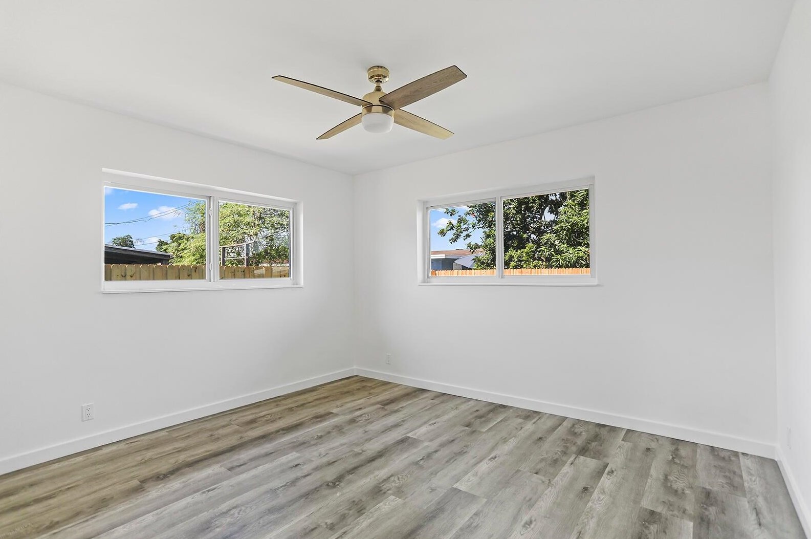 7281 Mcarthur Pkwy, Hollywood FL  33024-7122 exterior