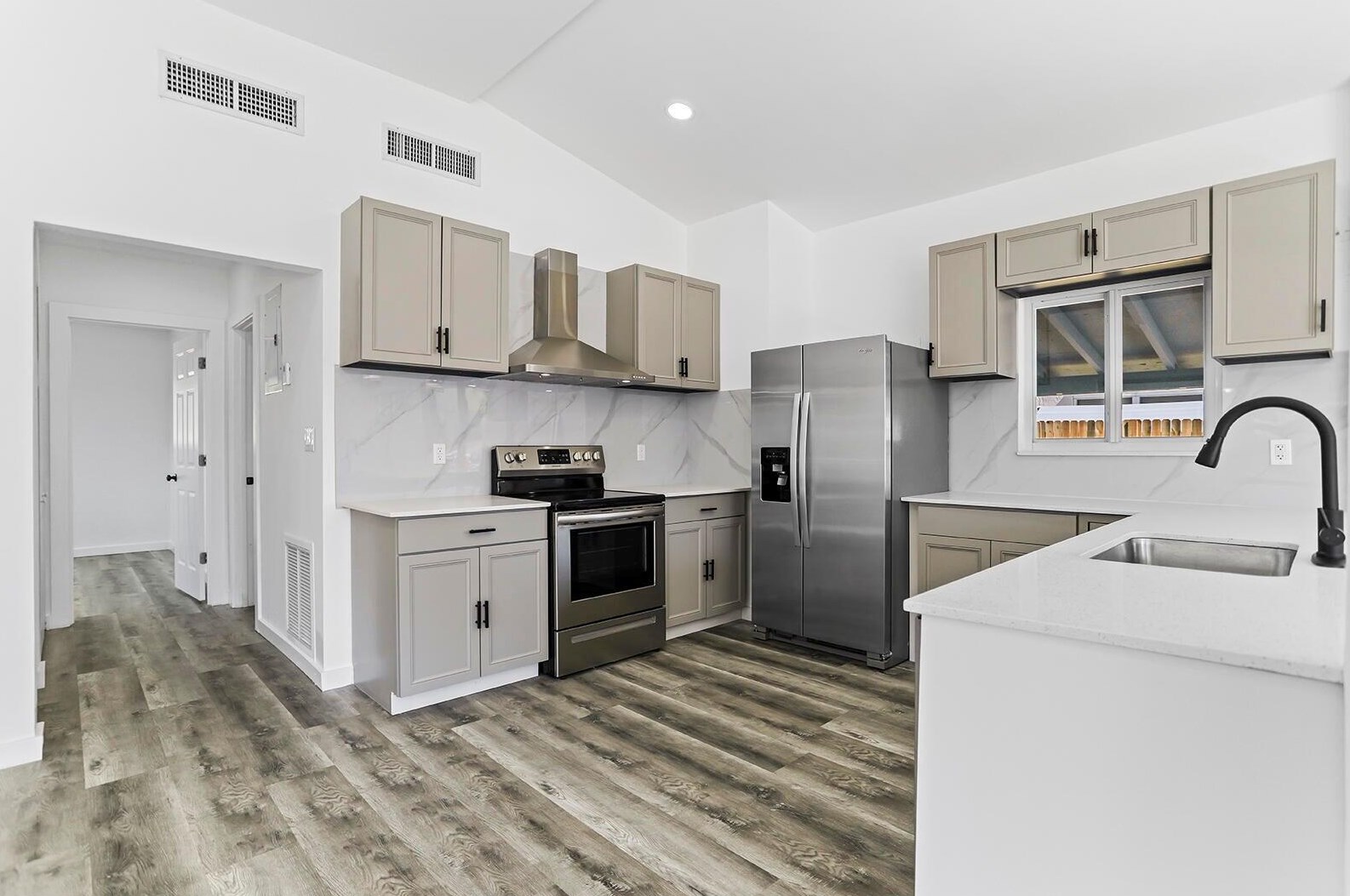 7281 Mcarthur Pkwy, Hollywood FL  33024-7122 exterior