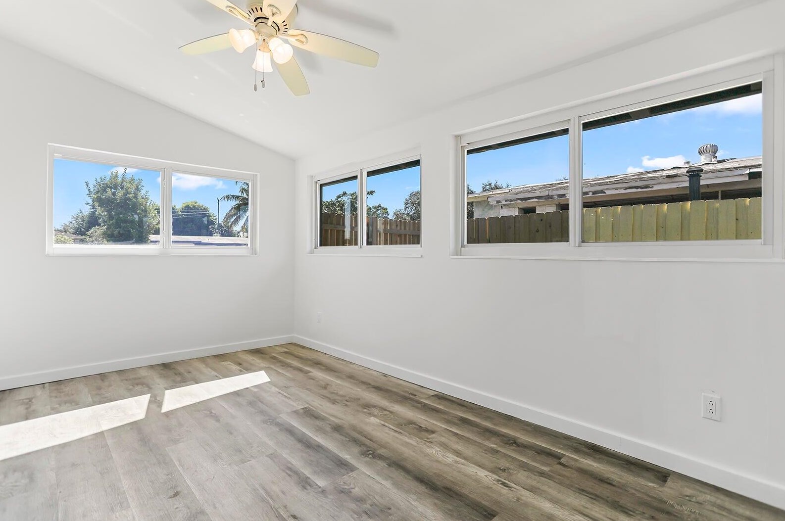 7281 Mcarthur Pkwy, Hollywood FL  33024-7122 exterior