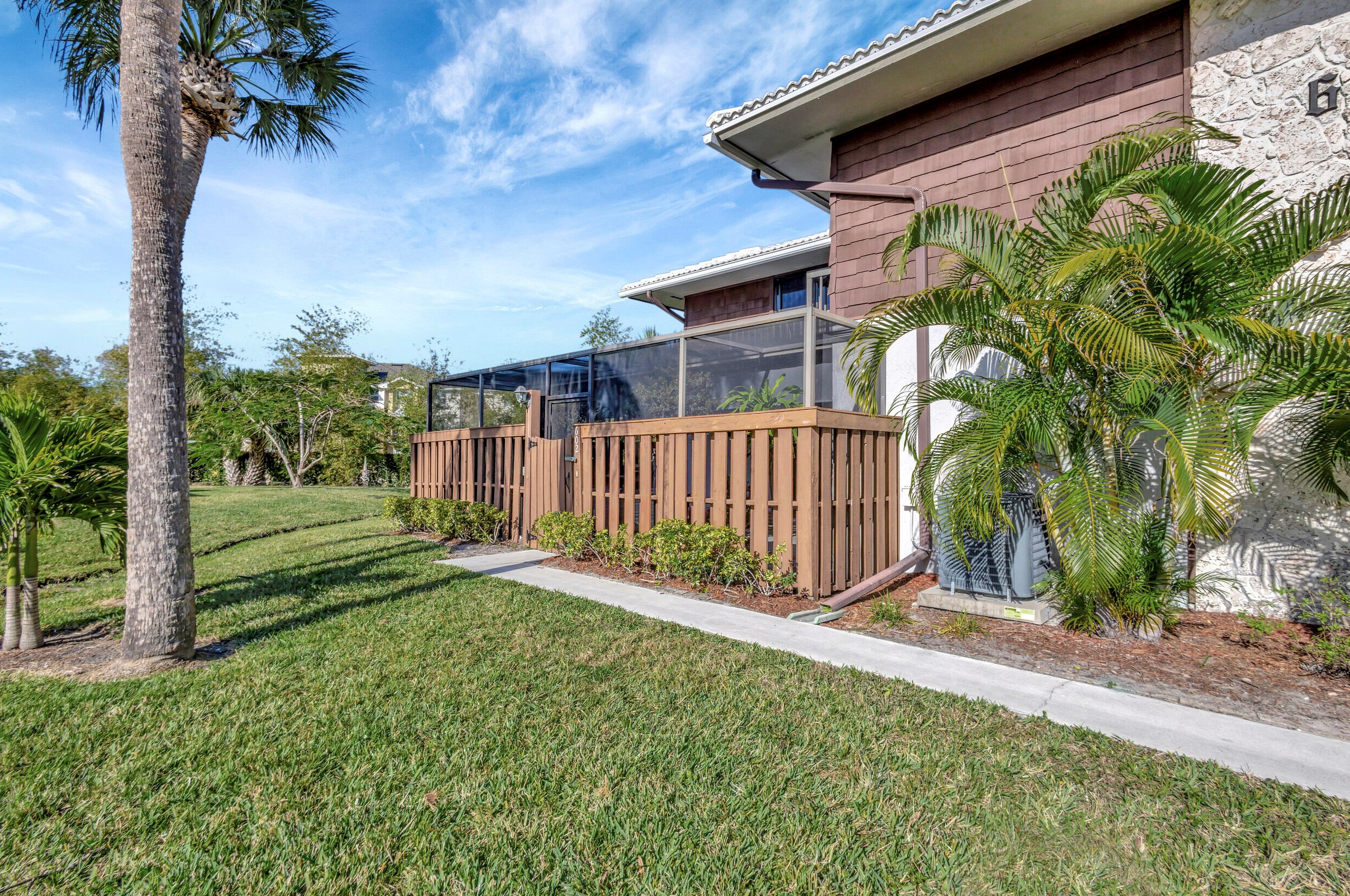 602 Castle Ct, Fort Pierce FL  34952-6791 exterior