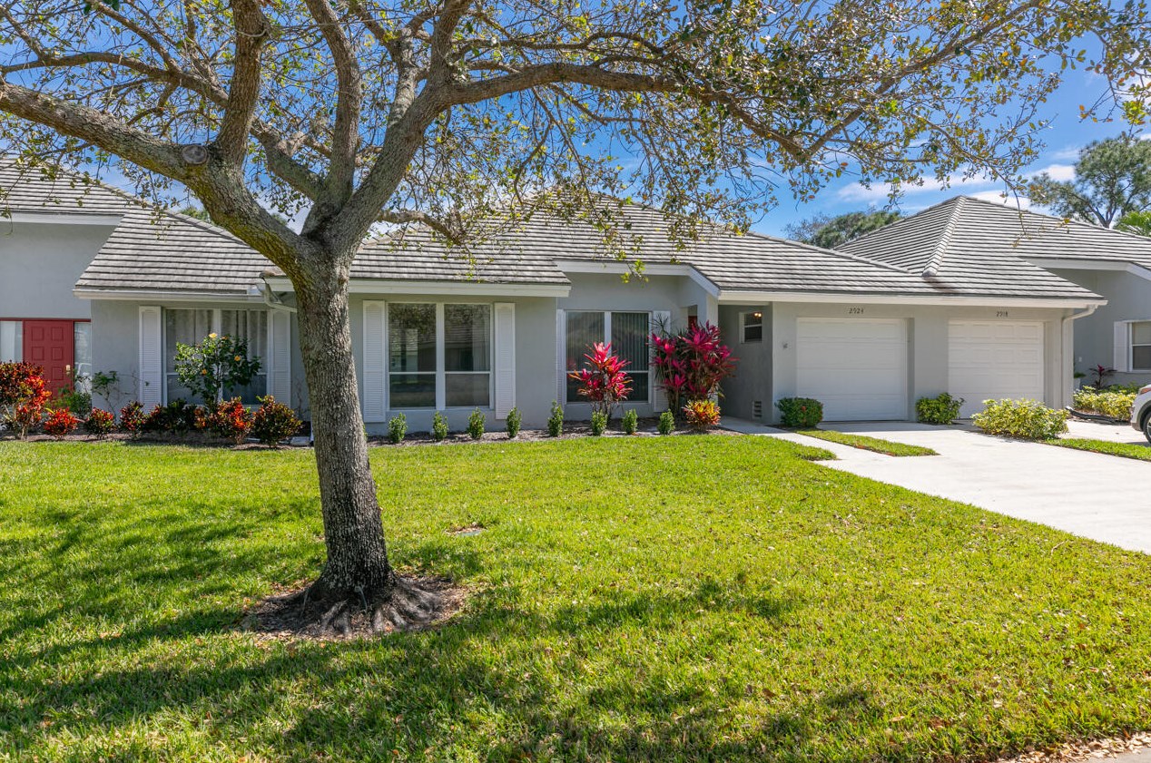 2924 Westlake Cir, Palm City FL  34990-2588 exterior