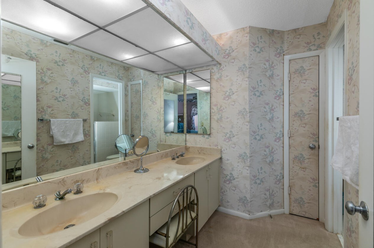 2924 Westlake Cir, Palm City FL  34990-4616 exterior
