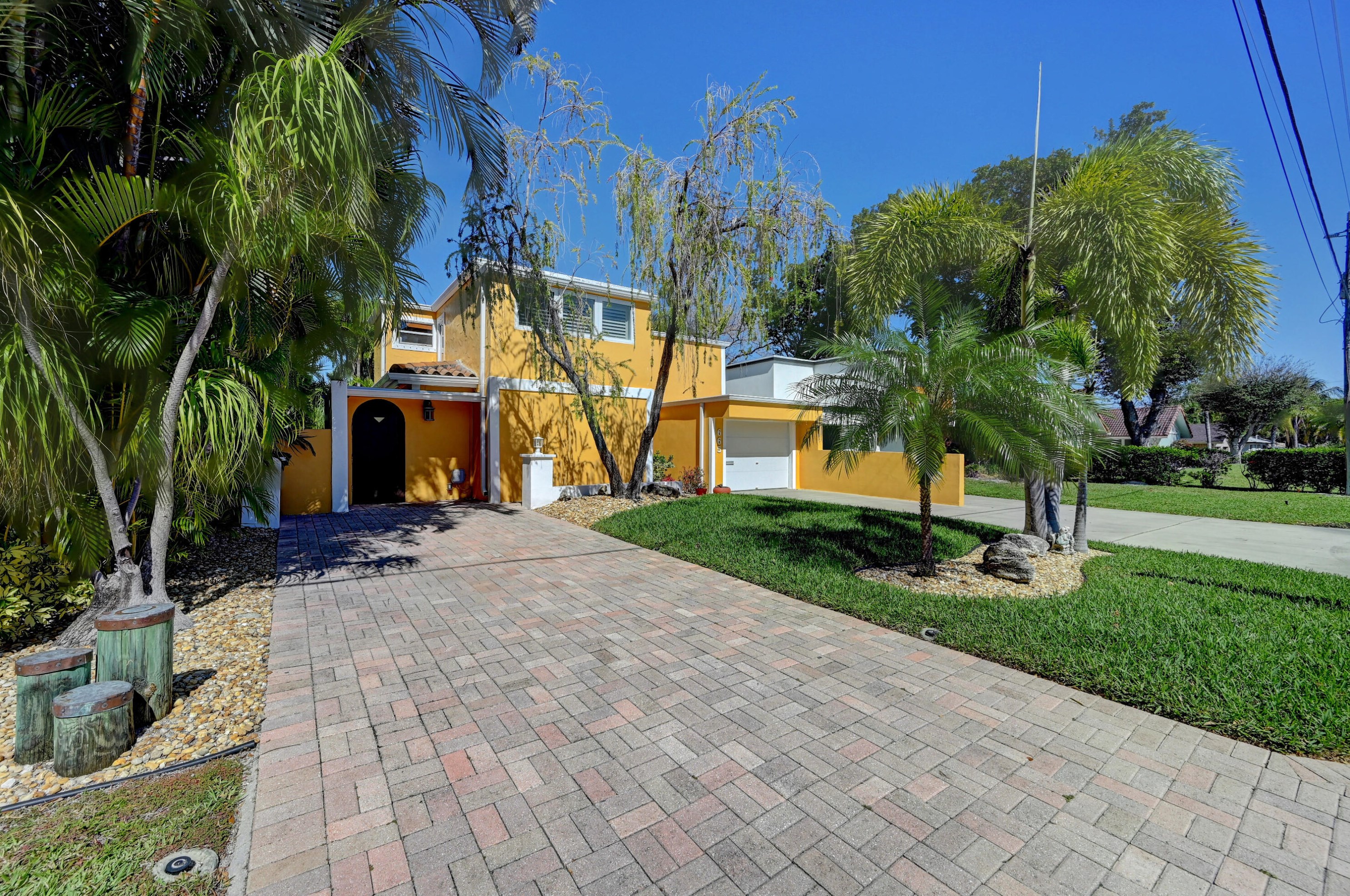 665 Forsyth St, Boca Raton FL 33487-3202 exterior