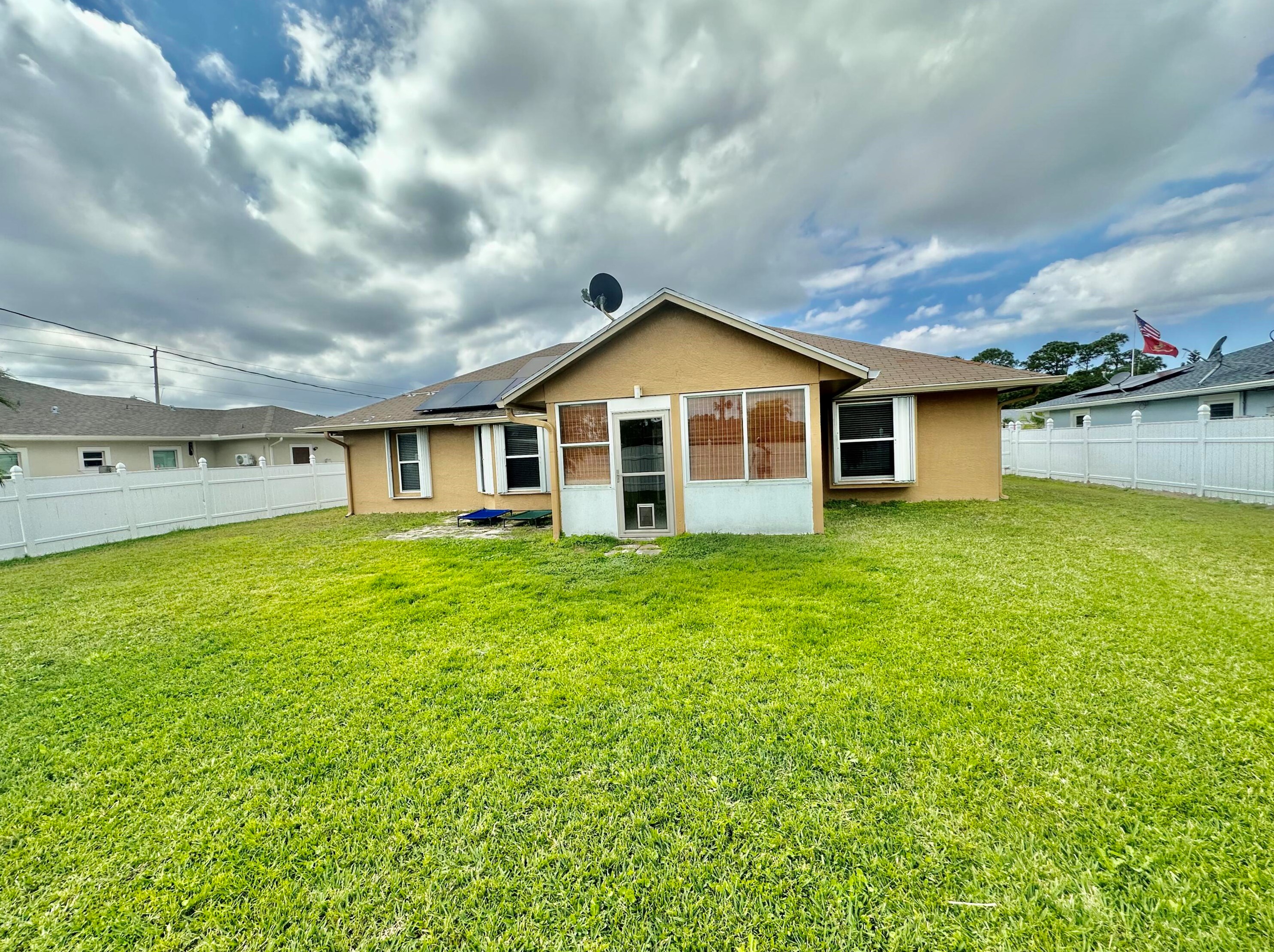 711 Virginia St, Fort Pierce FL  34983-1148 exterior