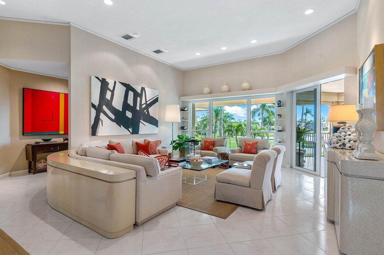 196 Orange Tree Dr, Lake Worth FL 33462-1185 exterior