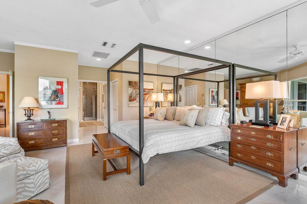 196 Orange Tree Dr, Lake Worth FL 33462-1185 exterior