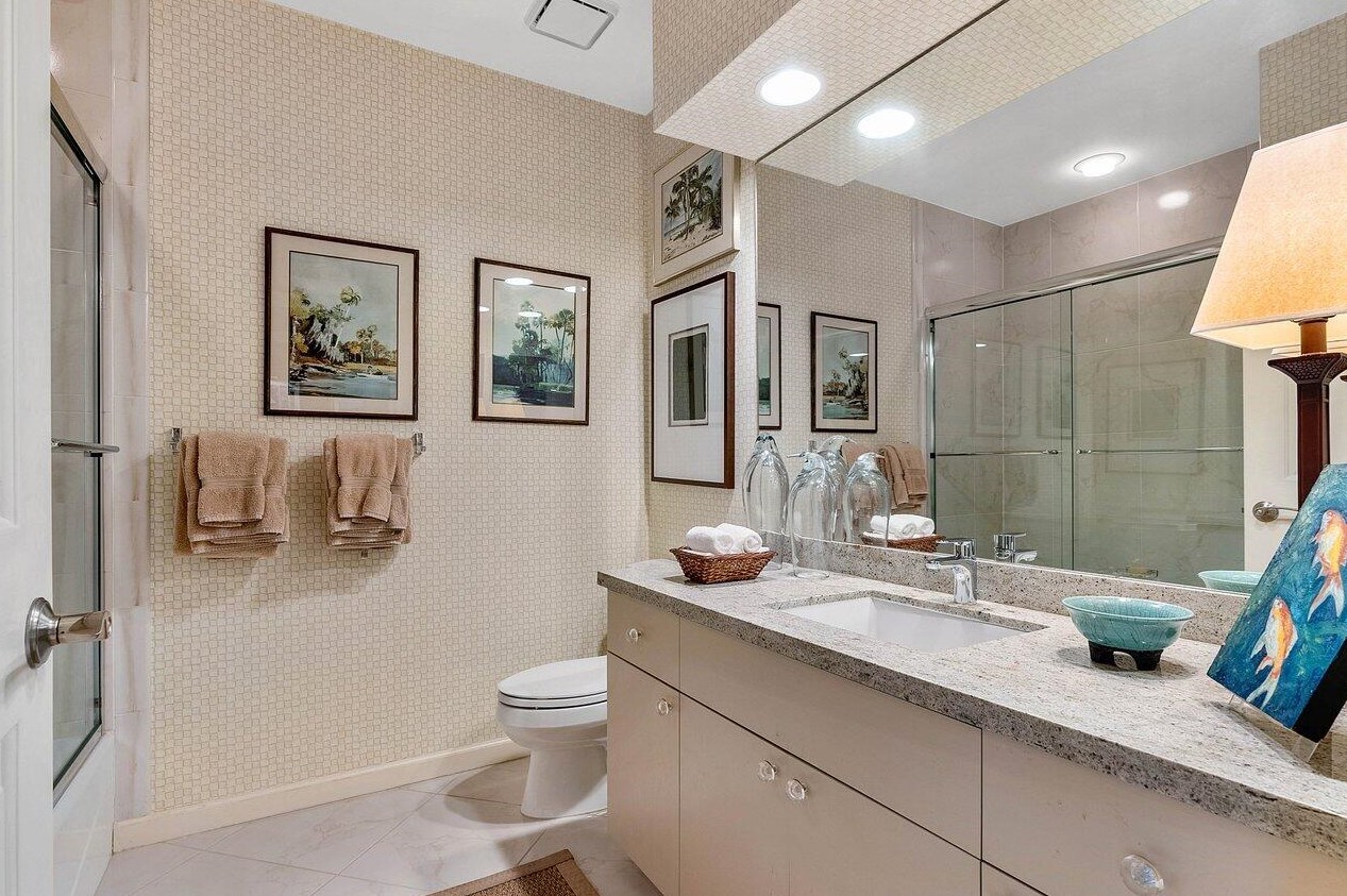 196 Orange Tree Dr, Lake Worth FL 33462-1185 exterior