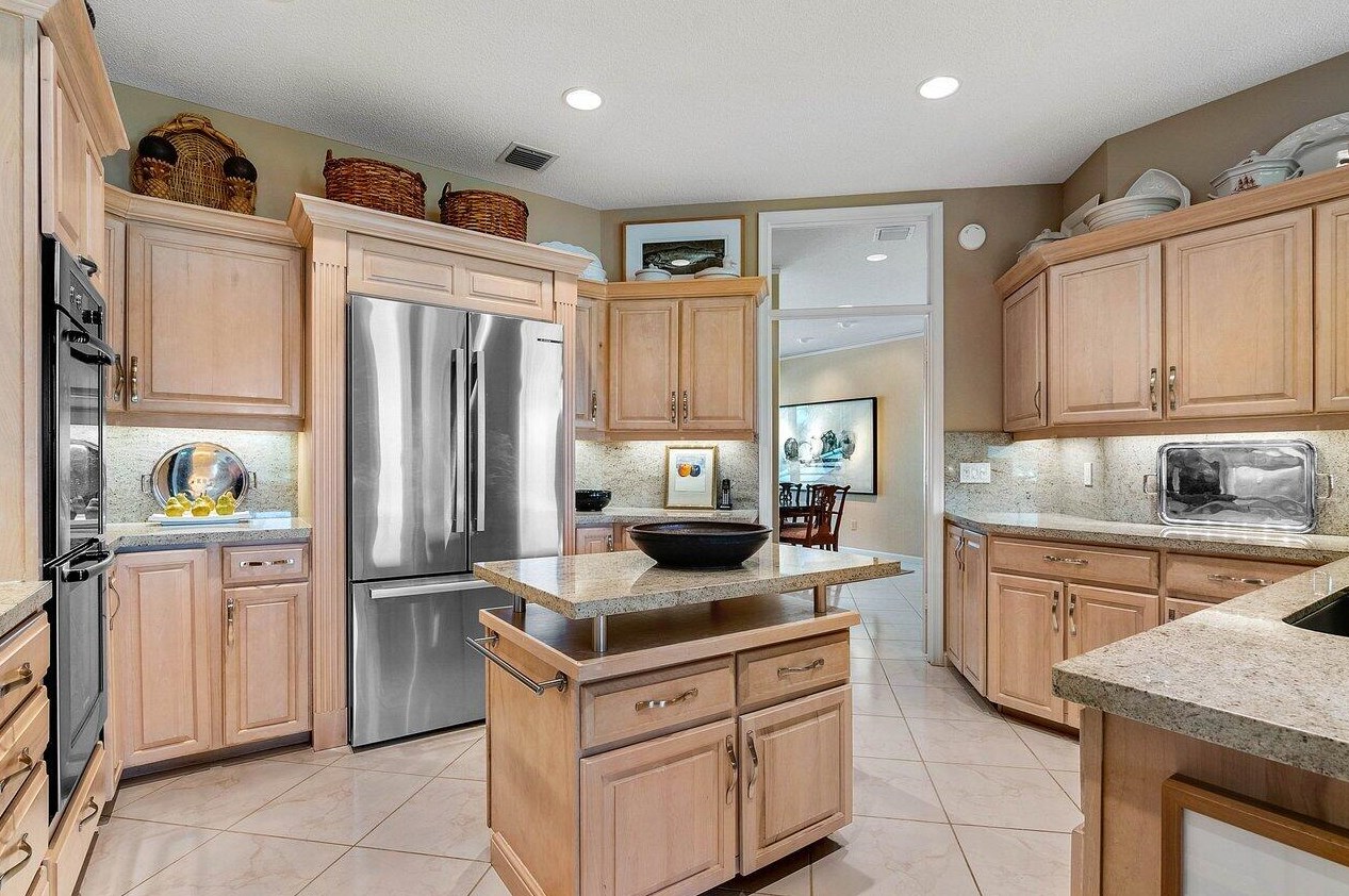 196 Orange Tree Dr, Lake Worth FL 33462-1185 exterior