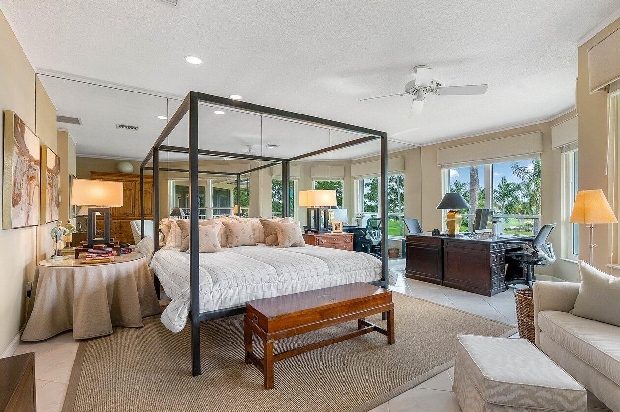 196 Orange Tree Dr, Lake Worth FL 33462-1185 exterior