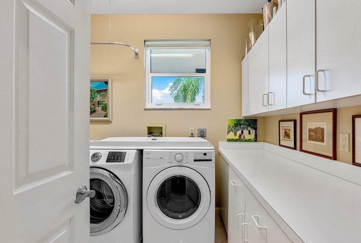 196 Orange Tree Dr, Lake Worth FL 33462-1185 exterior