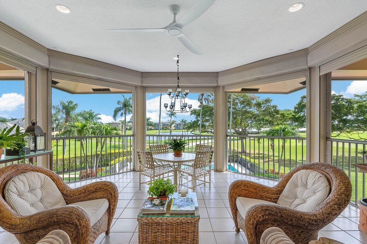 196 Orange Tree Dr, Lake Worth FL 33462-1185 exterior