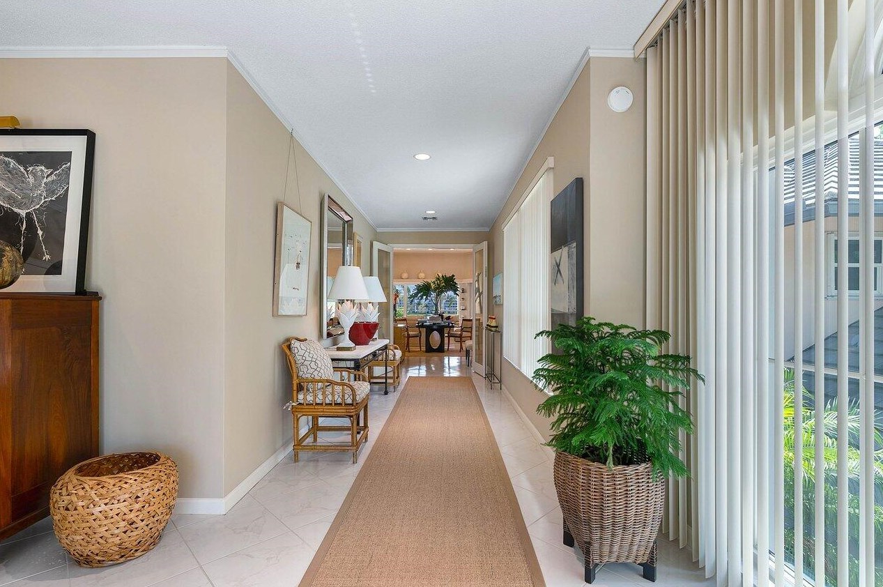 196 Orange Tree Dr, Lake Worth FL 33462-1185 exterior