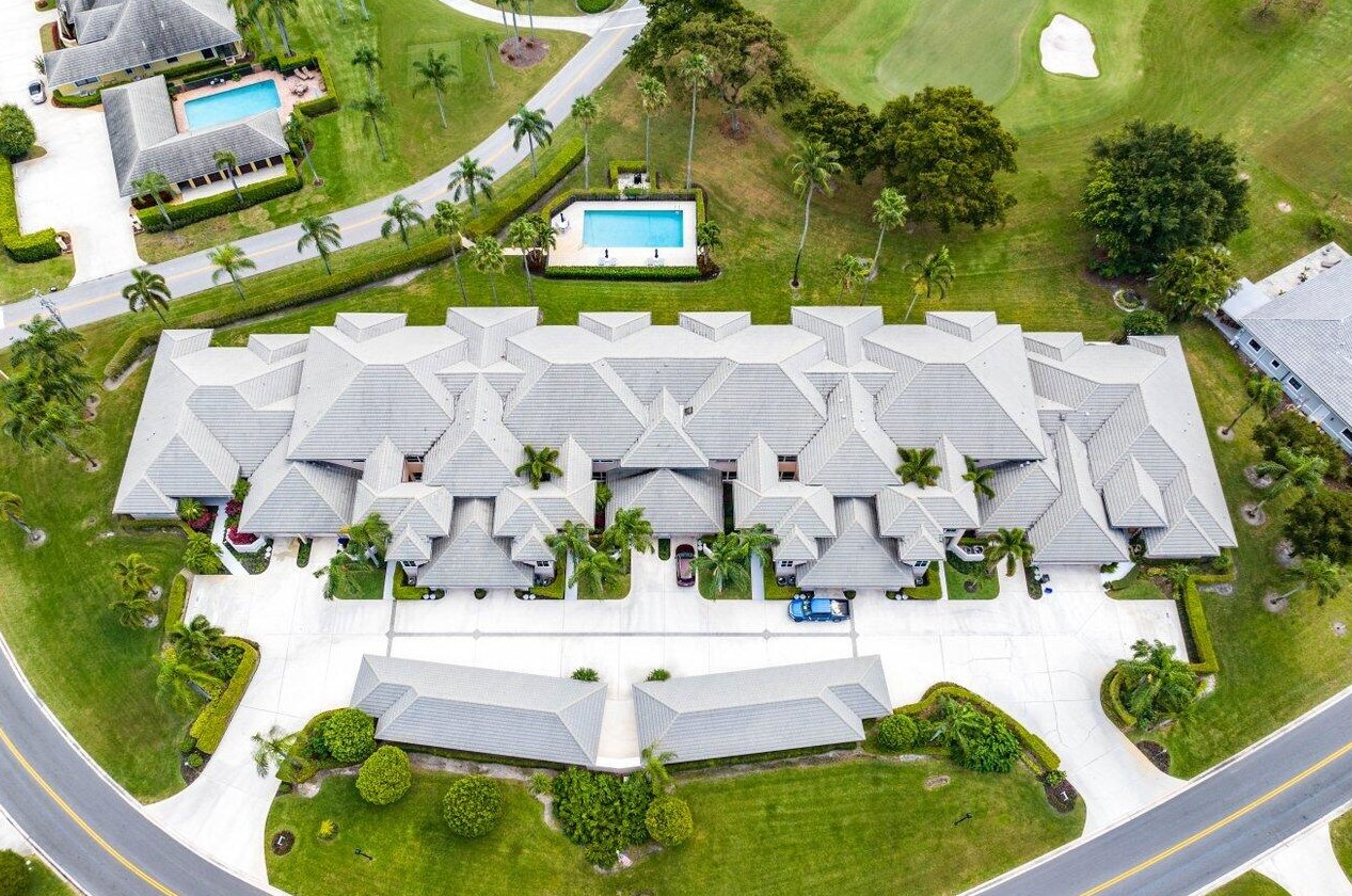 196 Orange Tree Dr, Lake Worth FL 33462-1185 exterior