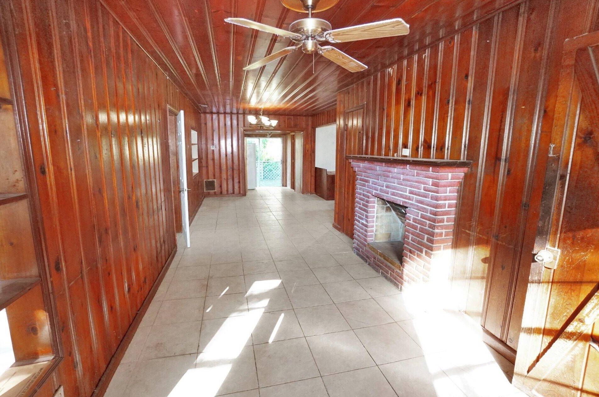 405 Fleming Ave, Lake Worth FL 33463-1900 exterior