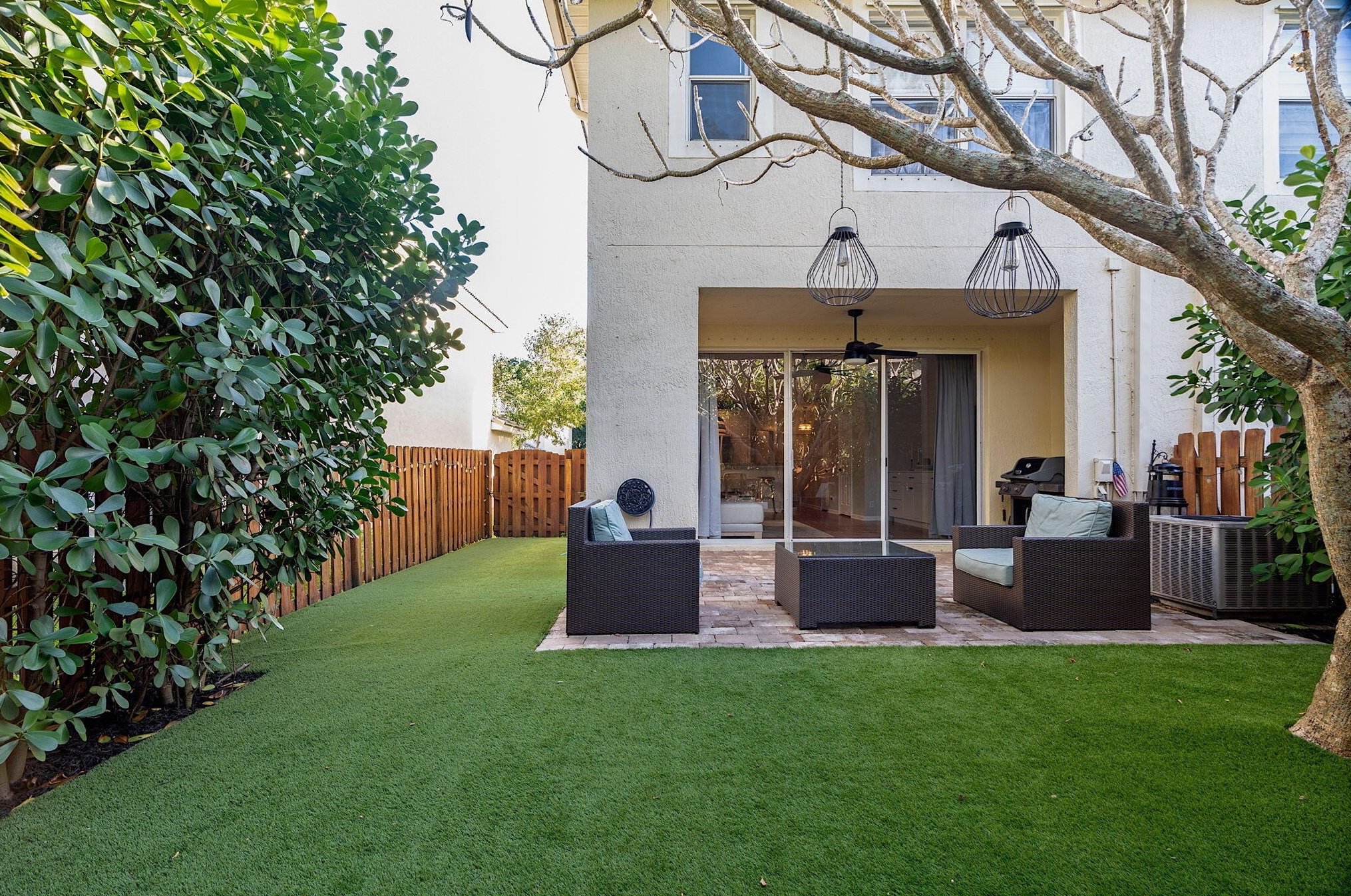 9843 Lago Dr, Boynton Beach FL  33472-2771 exterior