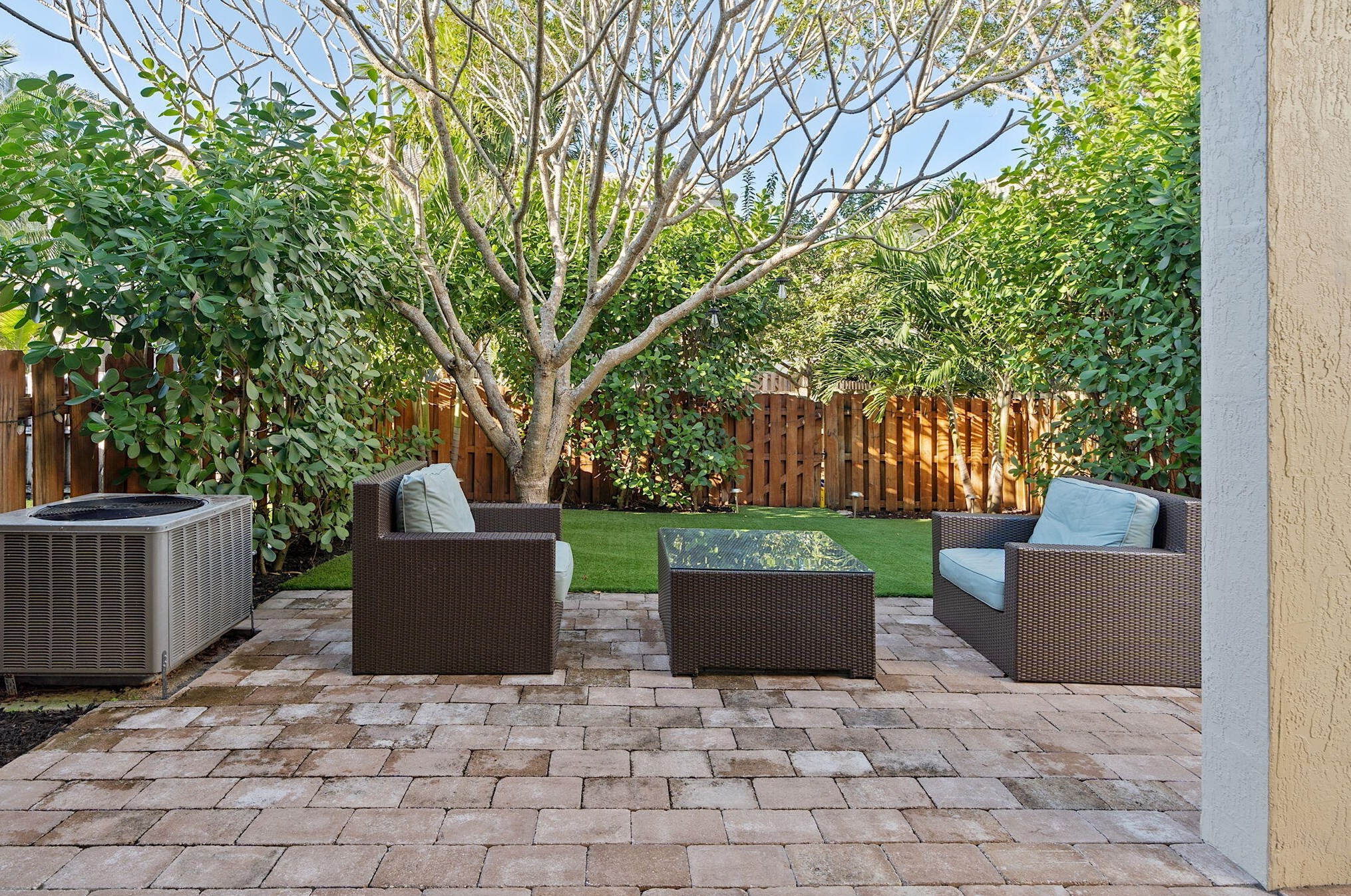 9843 Lago Dr, Boynton Beach FL  33472-2771 exterior