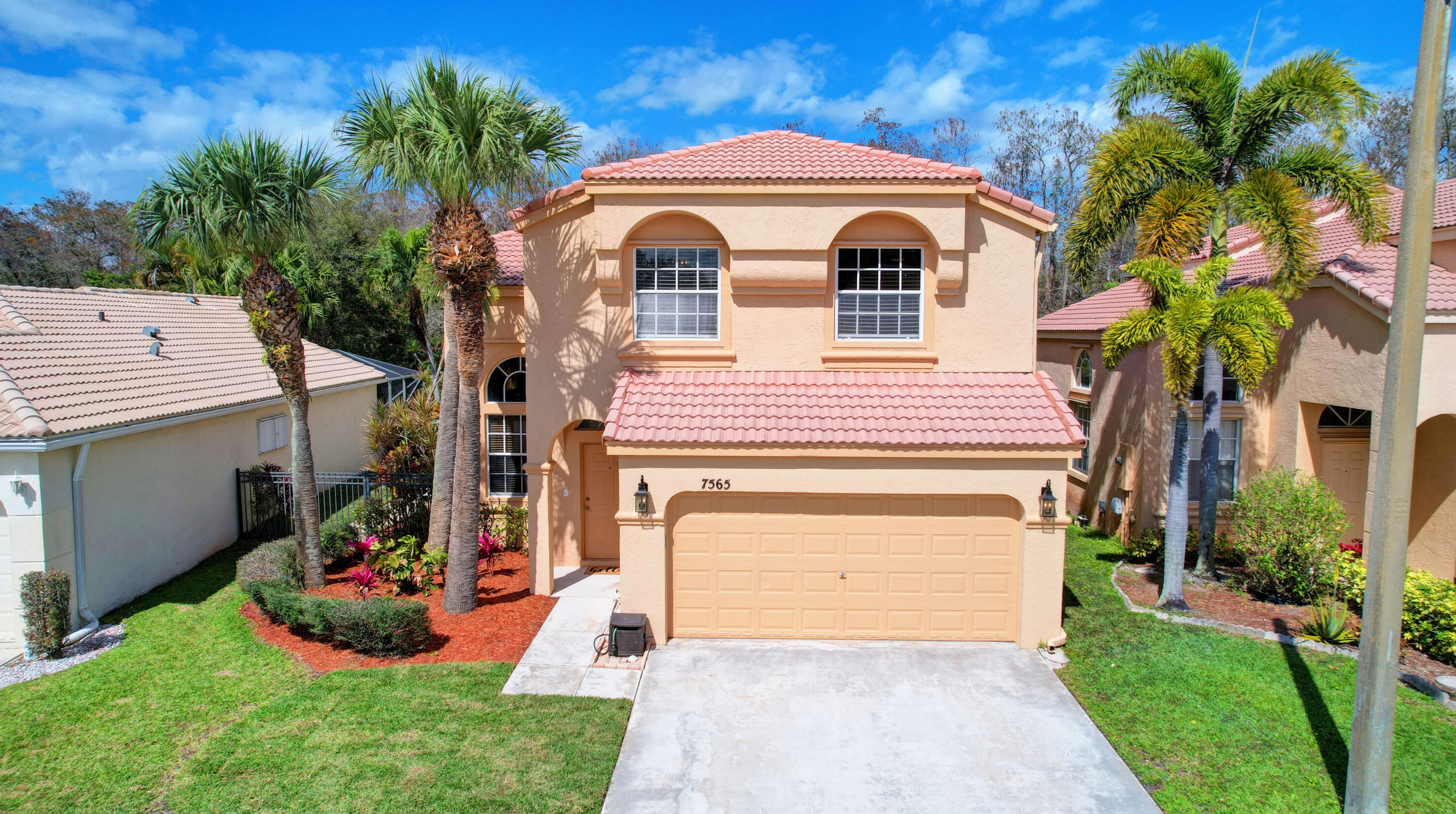 7565 Kingsley Ct, Lake Worth FL  33467-7327 exterior