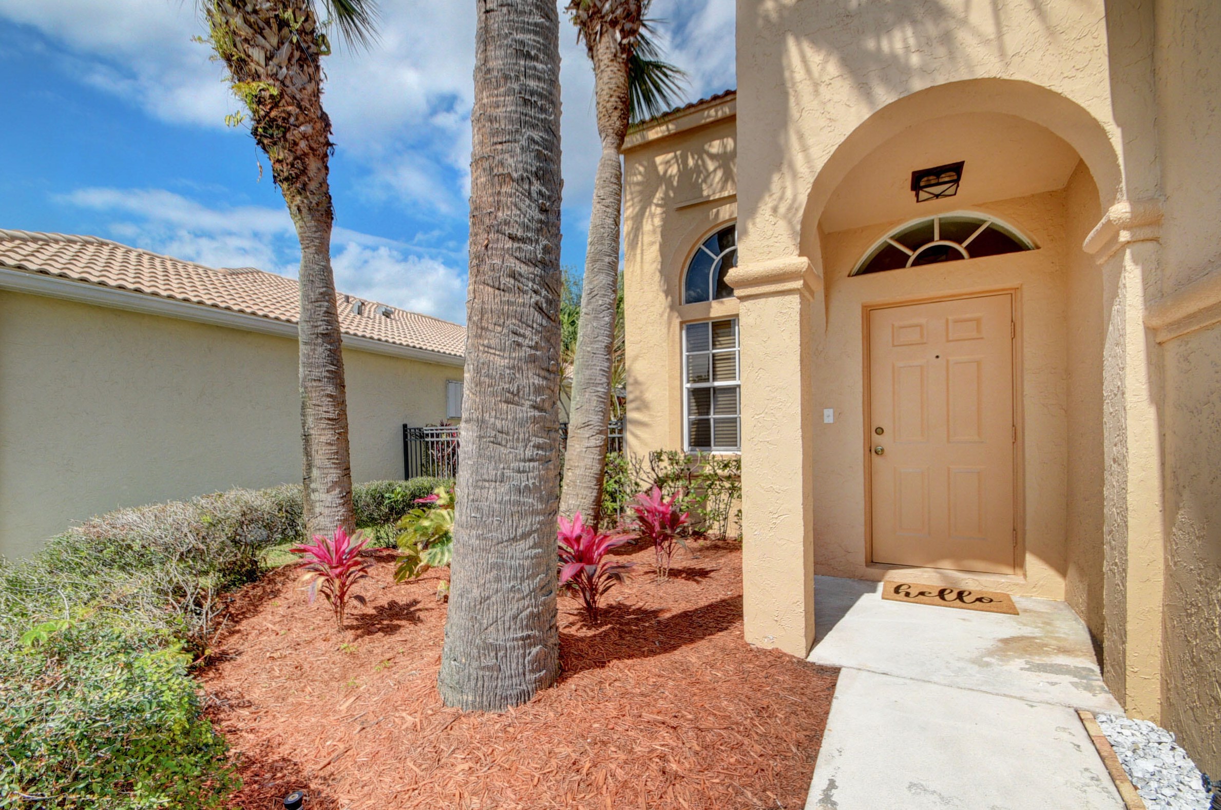 7565 Kingsley Ct, Lake Worth FL  33467-7327 exterior