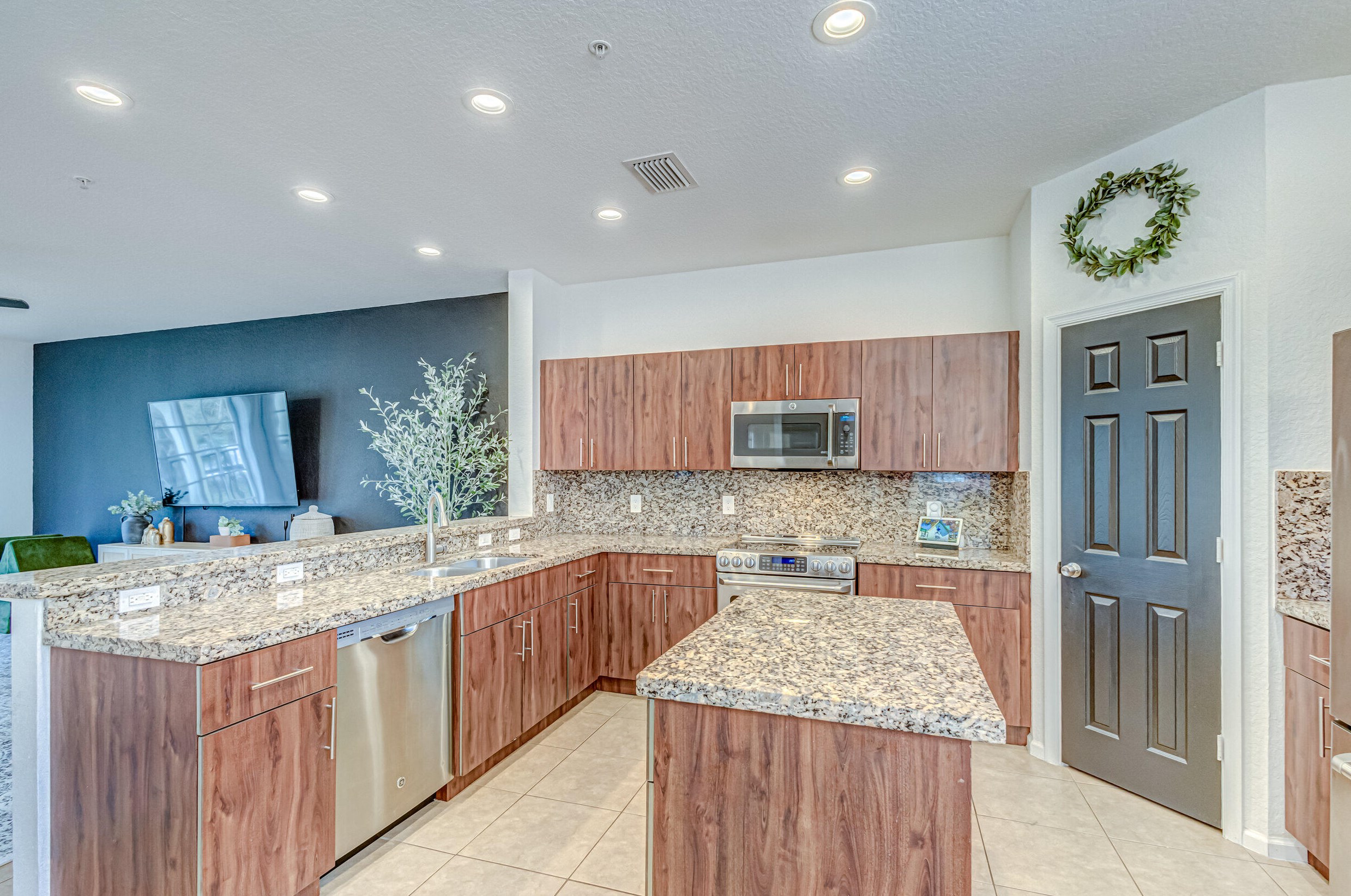 451 Schoolhouse Rd, Jupiter FL  33458-2889 exterior