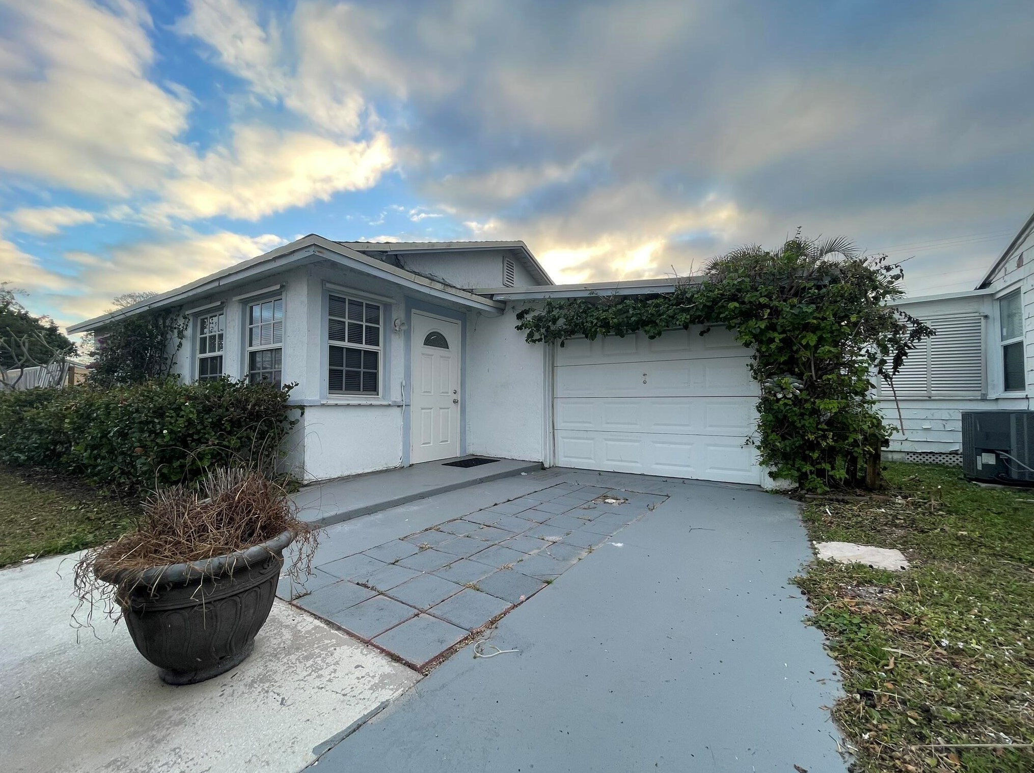 7927 Coral St, Lake Worth FL  33462-6103 exterior