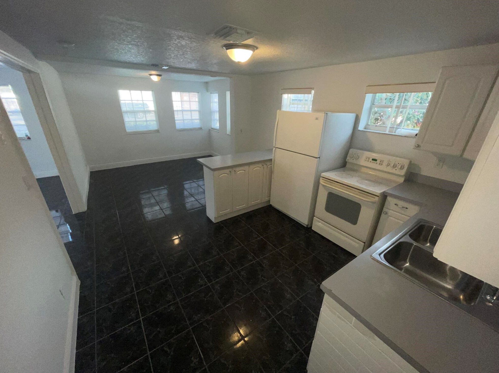 7927 Coral St, Lake Worth FL  33462-6103 exterior