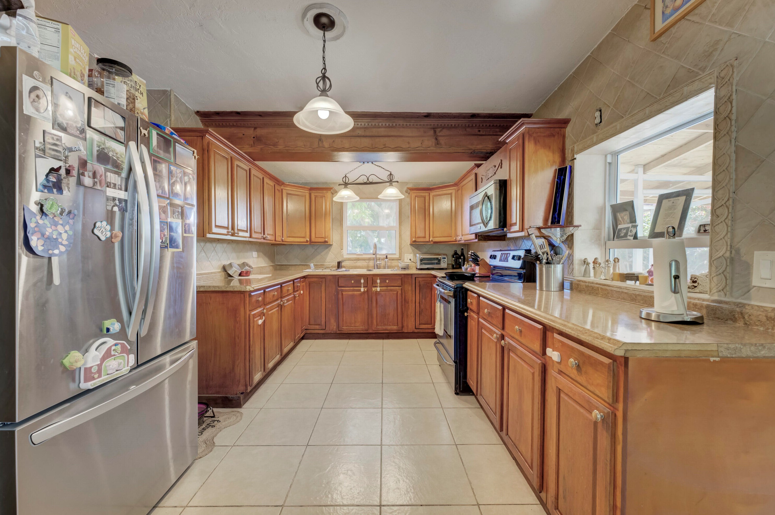 560 Oleander Rd, Lake Worth FL  33462-5944 exterior