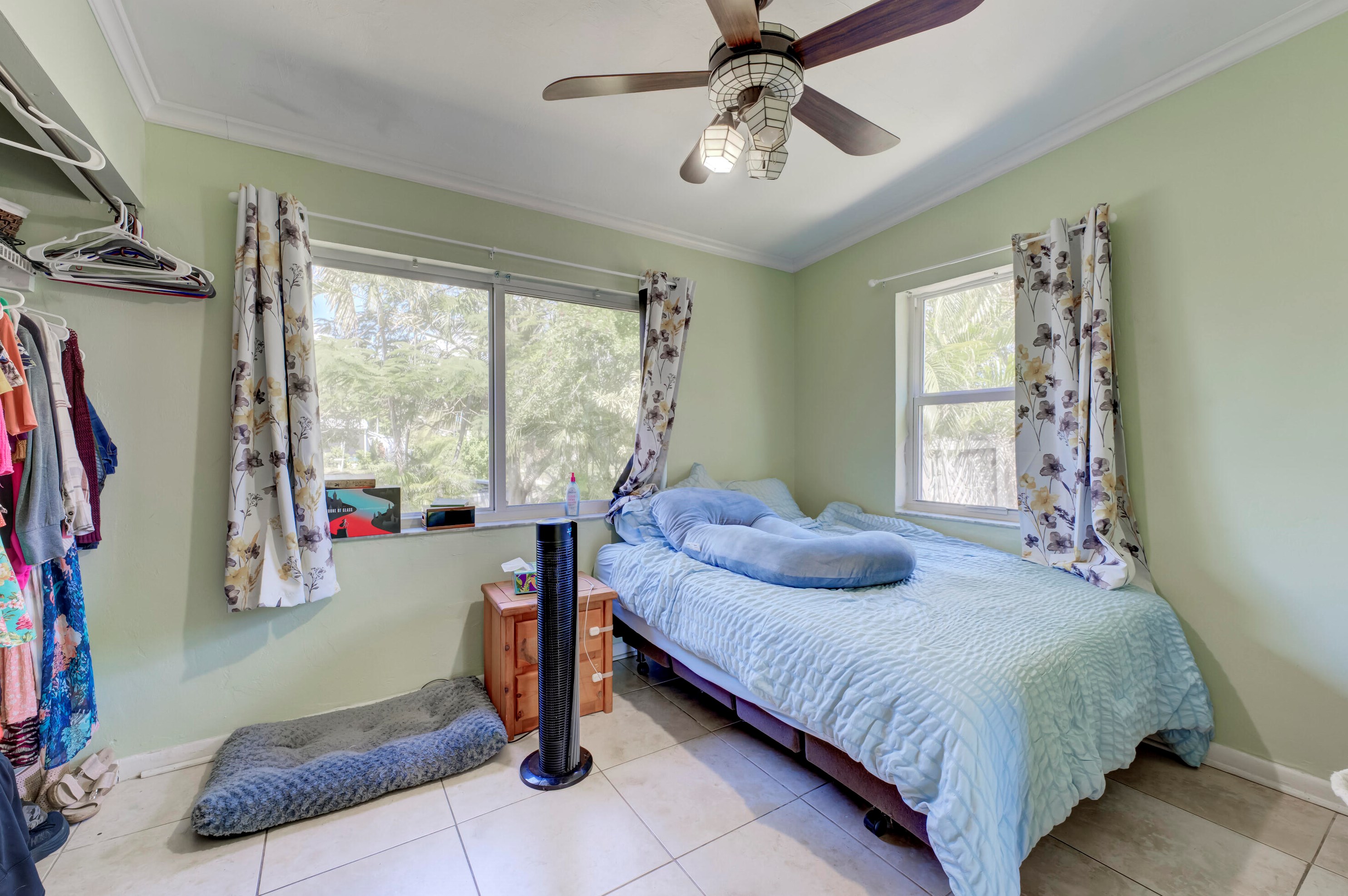 560 Oleander Rd, Lake Worth FL  33462-5944 exterior