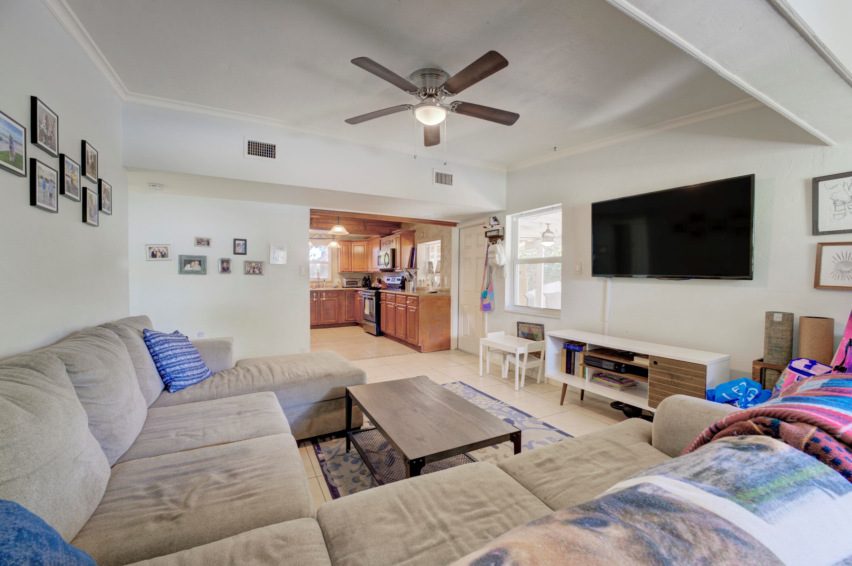 560 Oleander Rd, Lake Worth FL  33462-5944 exterior